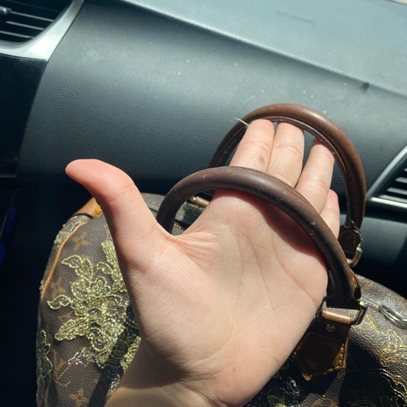 Louis Vuitton
Limited Lace Brown Coated Satchel - Picture 3 of 9